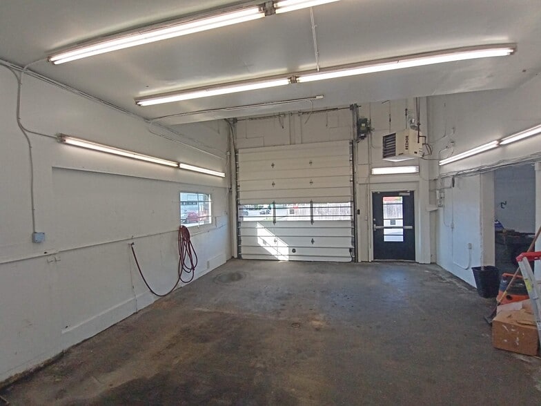 1049 Merivale Rd, Ottawa, ON à vendre - Photo intérieure – Image 3 sur 10