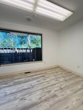 1144 Sonoma Ave, Santa Rosa, CA à louer Photo intérieure– Image 2 sur 6