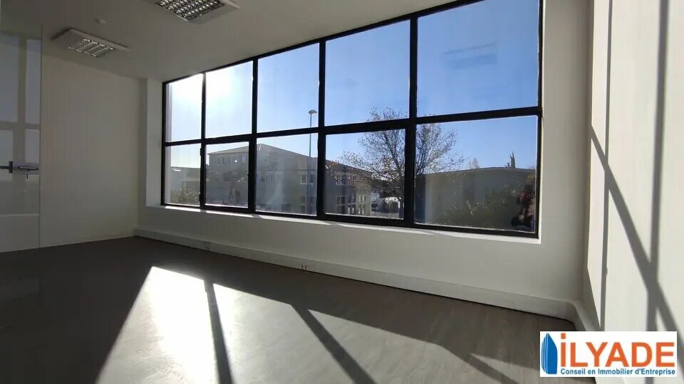 Bureau dans Éguilles à louer Photo de l’immeuble– Image 1 sur 10