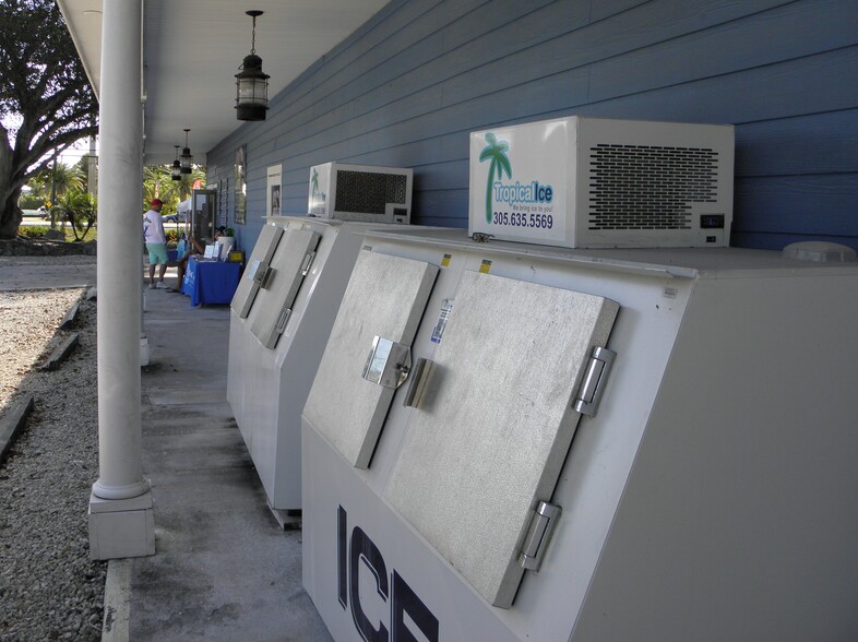 102970 Overseas Hwy, Key Largo, FL à vendre - Photo de l’immeuble – Image 2 sur 8