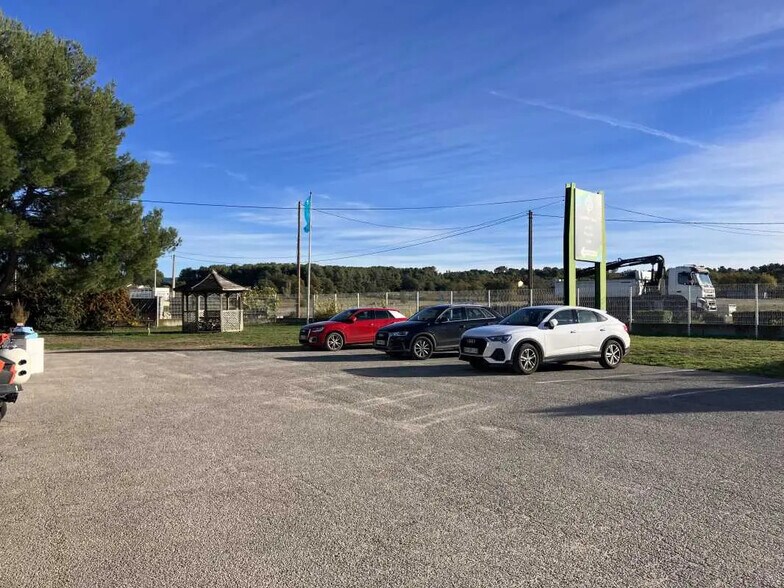 Local d’activités dans Peynier à louer - Photo de l’immeuble – Image 2 sur 6