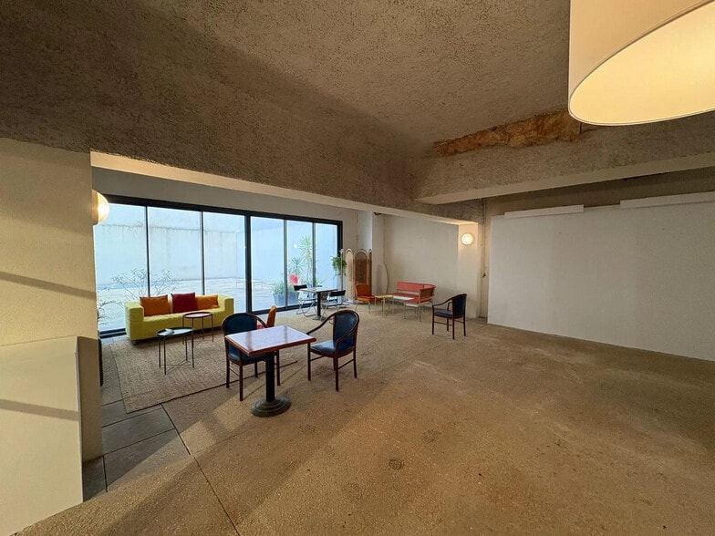 Local commercial dans Marseille à vendre - Photo de l’immeuble – Image 3 sur 6