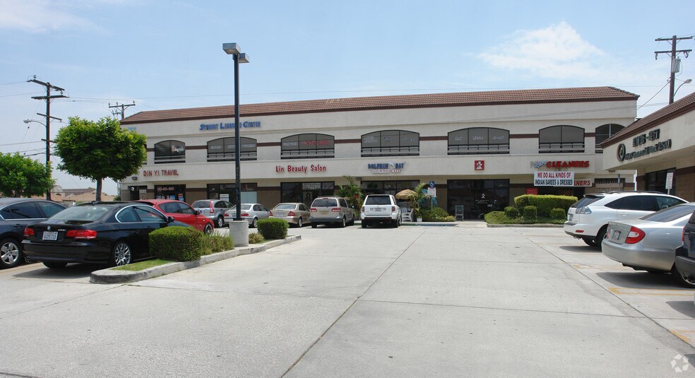 17806 Pioneer Blvd, Artesia, CA à louer - Photo de l’immeuble – Image 2 sur 7