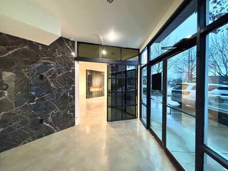 1430 Dragon St, Dallas, TX à louer - Photo de l’immeuble – Image 2 sur 25