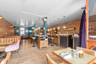 5375 Av Du Parc, Montréal, QC à louer Photo intérieure– Image 2 sur 29