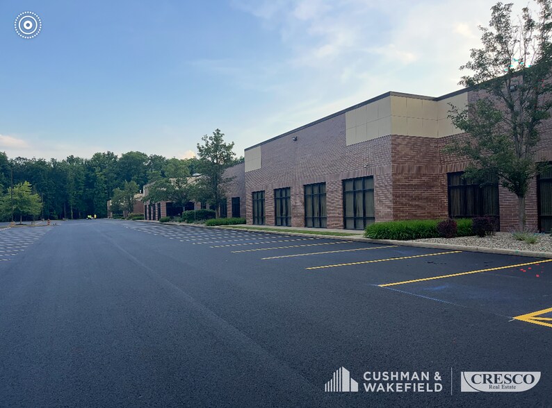 6565 Davis Industrial Pky, Solon, OH à louer - Photo de l’immeuble – Image 1 sur 3