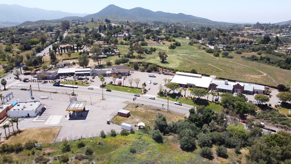 13889 Campo Rd, Jamul, CA à louer - Photo de l’immeuble – Image 2 sur 14
