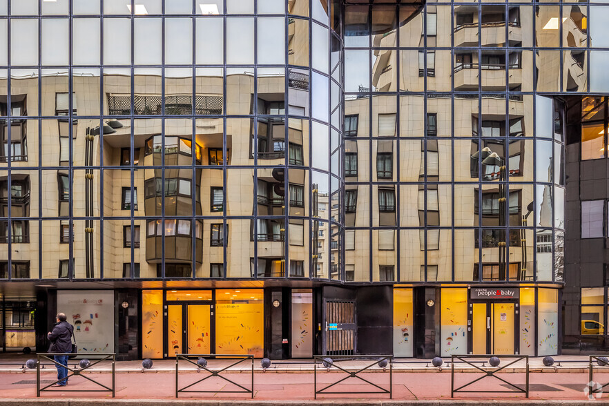 Bureau dans Levallois-Perret à louer - Photo de l’immeuble – Image 2 sur 3