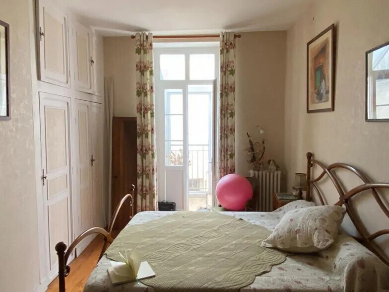 Local d'activités dans Sauveterre-de-Guyenne à vendre - Photo de l’immeuble – Image 3 sur 9