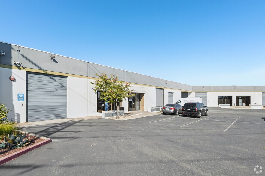 700-728 Whitney St, San Leandro, CA à louer - Photo de l’immeuble – Image 1 sur 6