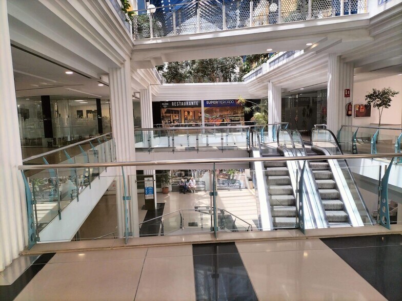 Local commercial dans Jerez de la Frontera, Cádiz à vendre - Hall d’entrée – Image 2 sur 10