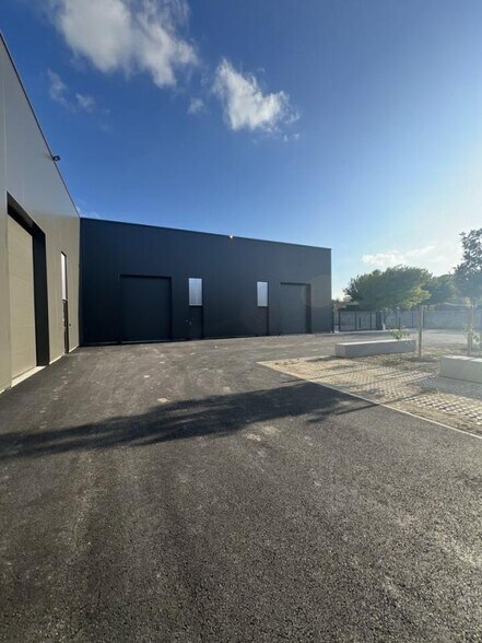 Industriel/Logistique dans Deyme à louer - Photo de l’immeuble – Image 2 sur 5