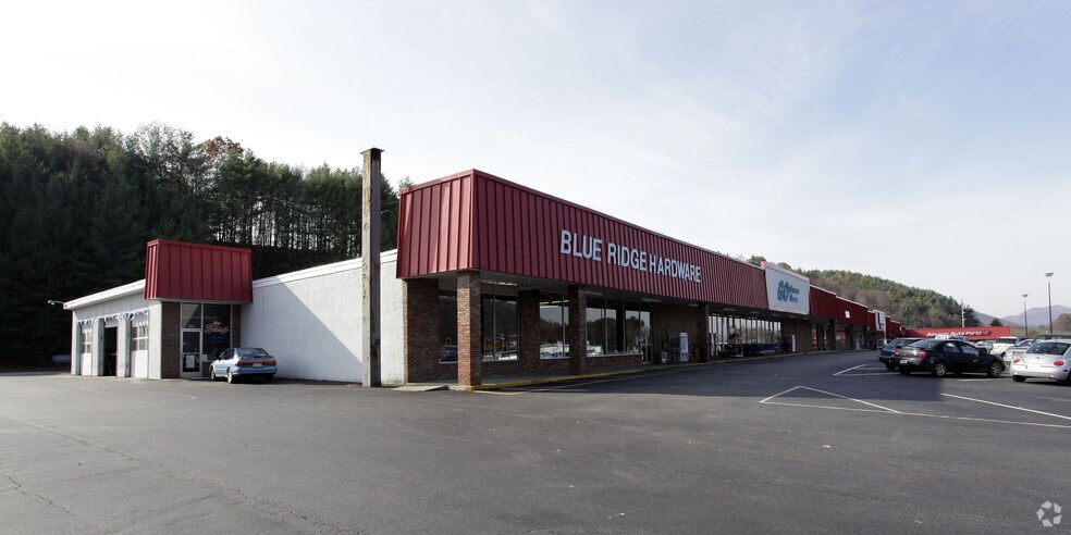 3298-3315 US Highway 19 E, Burnsville, NC à louer - Photo principale – Image 1 sur 2