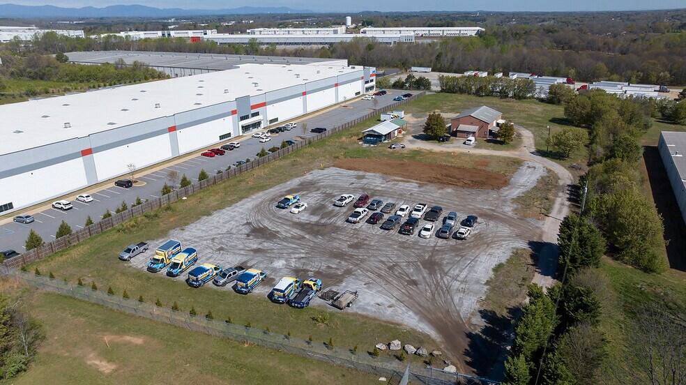 321 Claude Collins Rd & 1117 Victor Hill Rd, Greer, SC à vendre - Photo de l’immeuble – Image 2 sur 13