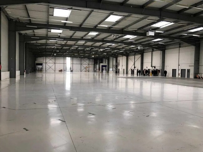 Plus de détails pour 11 Rue De La Grande Borne, Le Mesnil-Amelot - Bureau, Local d'activités à louer