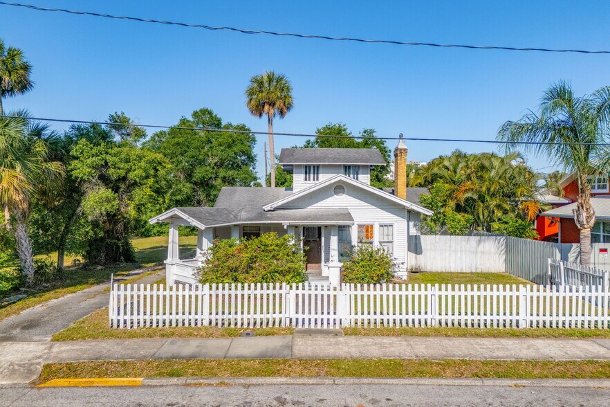 2106 Vernon Pl, Melbourne, FL à vendre - Photo de l’immeuble – Image 3 sur 48