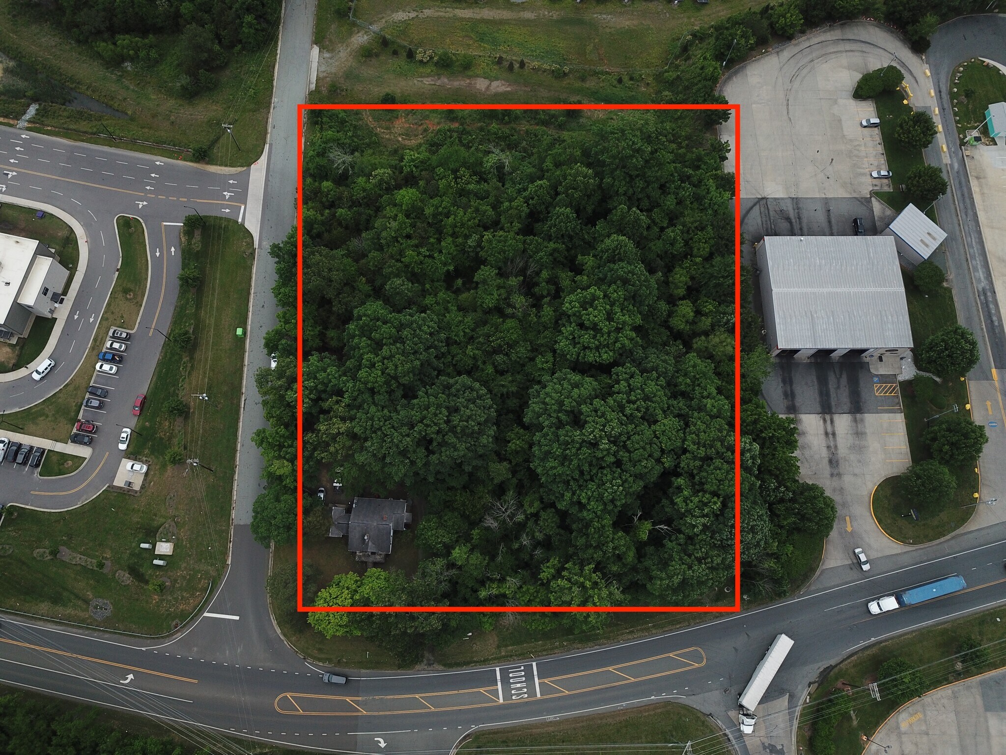 908 Jimmie Kerr Rd, Haw River, NC à vendre Photo de l’immeuble– Image 1 sur 15
