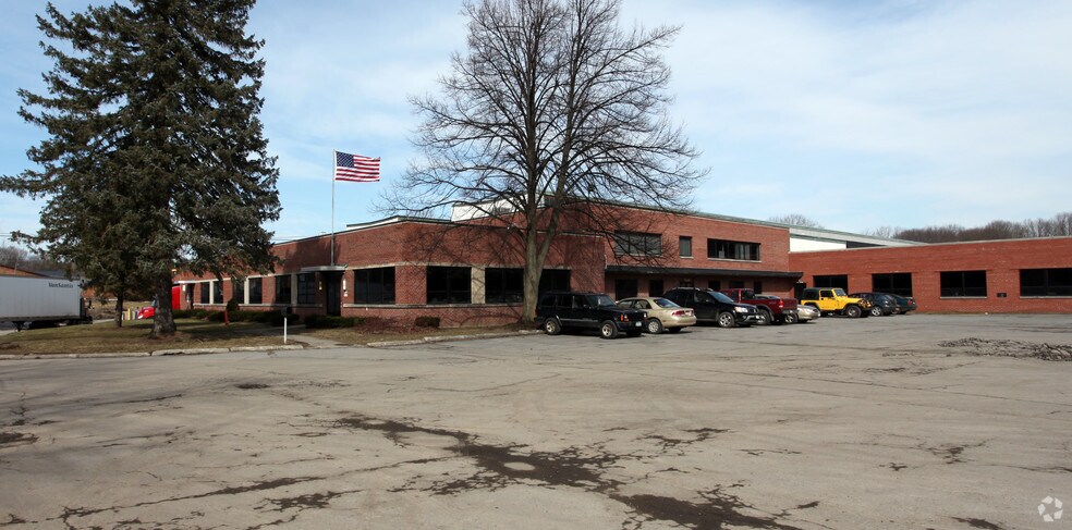 99 Harris St, Fulton, NY à louer - Photo de l’immeuble – Image 2 sur 4