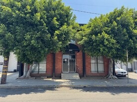 INDUSTRIAL WAREHOUSE & REHEARSAL STUDIOS - Bureau