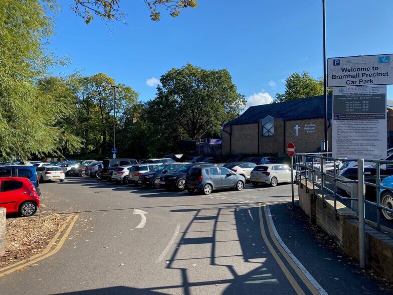 Village Sq, Stockport à louer - Photo de l’immeuble – Image 2 sur 12