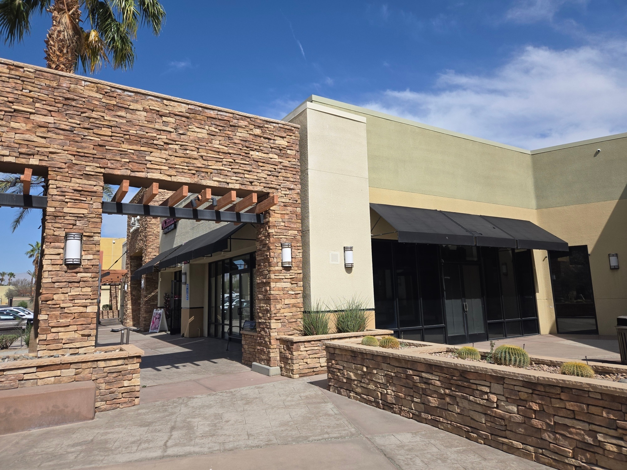 46660 Washington St, La Quinta, CA à louer Photo de l’immeuble– Image 1 sur 7