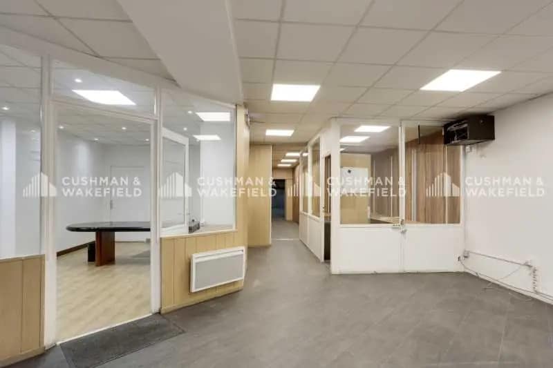 23 Rue Pierre Curie, Courbevoie à louer - Photo de l’immeuble – Image 2 sur 4