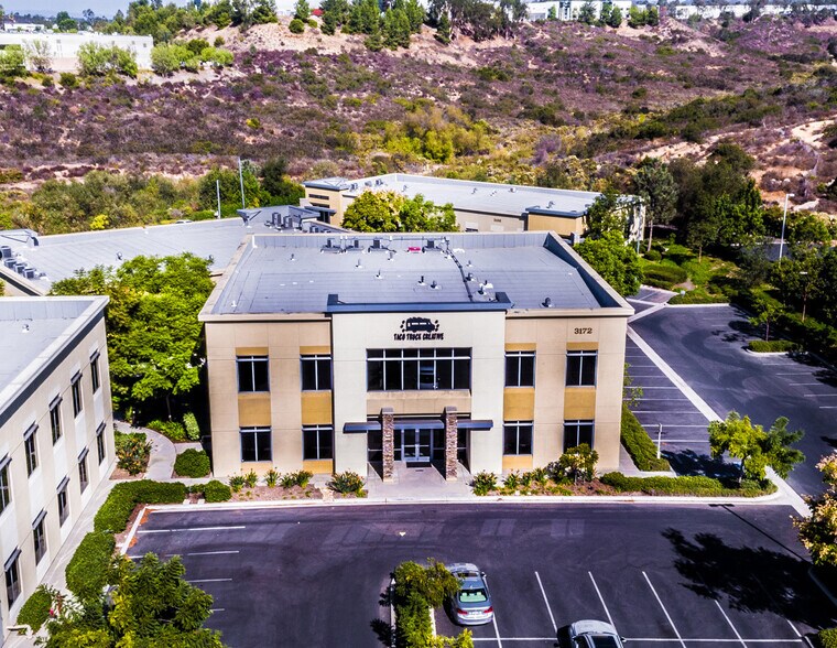 3172 Lionshead Ave, Carlsbad, CA à vendre - Photo principale – Image 1 sur 15