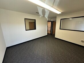 1365 N Dynamics St, Anaheim, CA à louer Photo intérieure– Image 2 sur 12