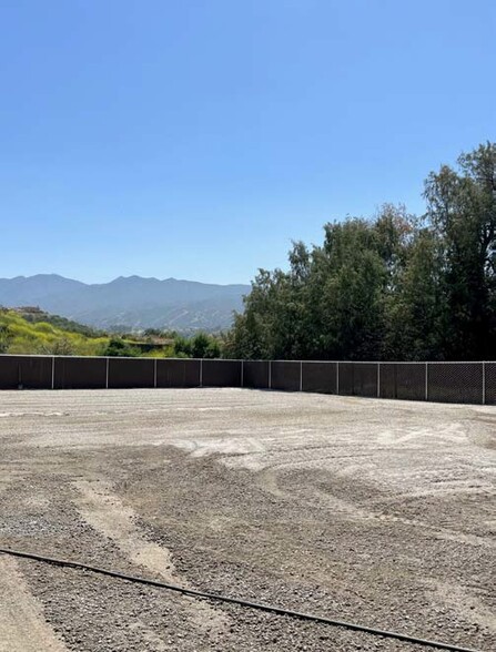 9013 Cajalco Rd, Corona, CA à louer - Photo de l’immeuble – Image 2 sur 4