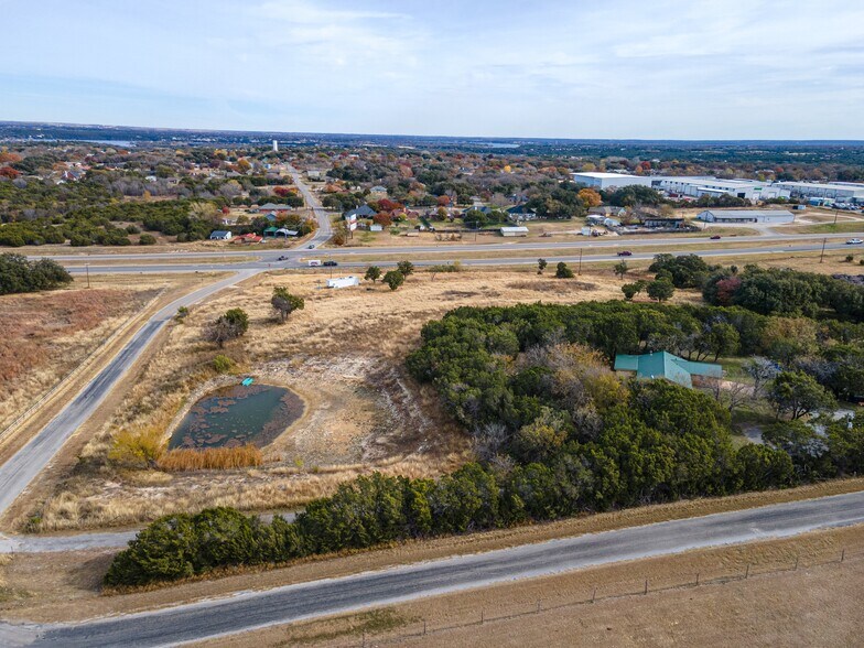 135 Indian Mountain Ct, Granbury, TX à vendre - Photo de l’immeuble – Image 3 sur 16