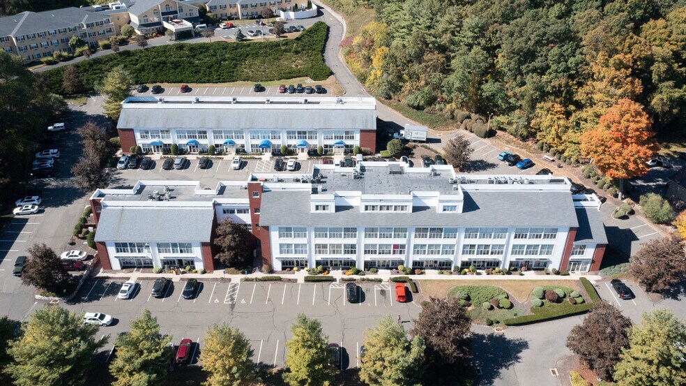 246 Federal Rd, Brookfield, CT à vendre - Photo de l’immeuble – Image 2 sur 5