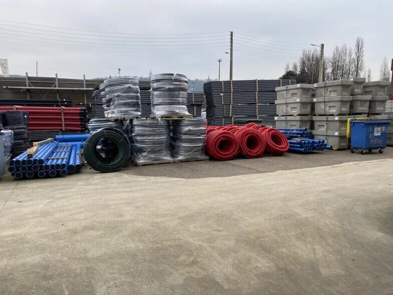 Local d’activités dans Sotteville-lès-Rouen à louer - Photo de l’immeuble – Image 2 sur 7