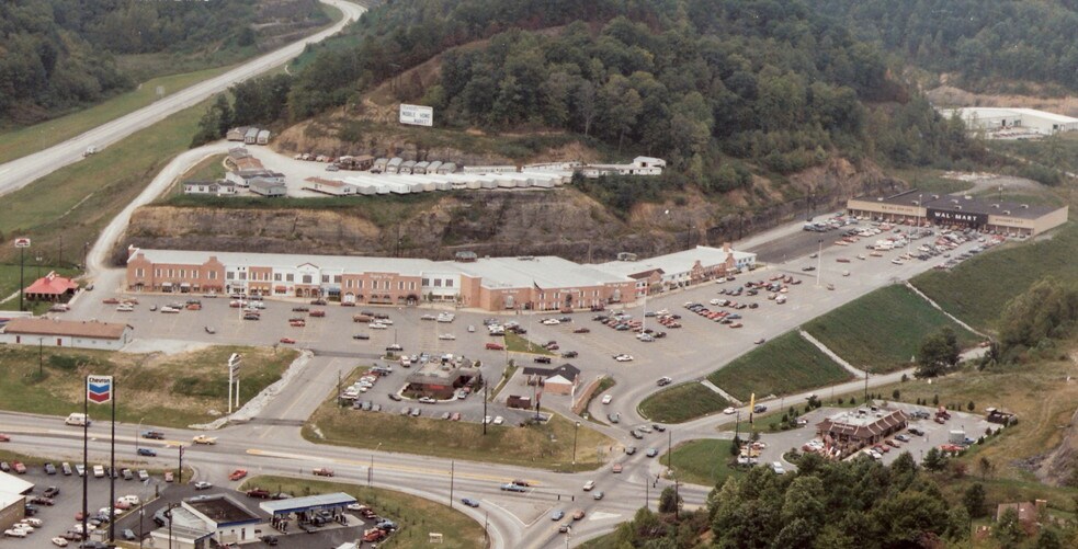 100-454 Manchester Shopping Ctr, Manchester, KY à louer - Photo principale – Image 2 sur 2