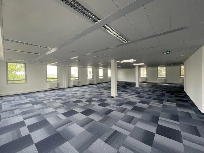 11 Rue Pascal, Bron à louer - Photo de l’immeuble – Image 1 sur 9