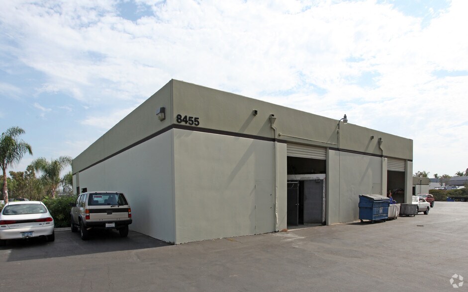 8455 Commerce Ave, San Diego, CA à louer - Photo de l’immeuble – Image 3 sur 3
