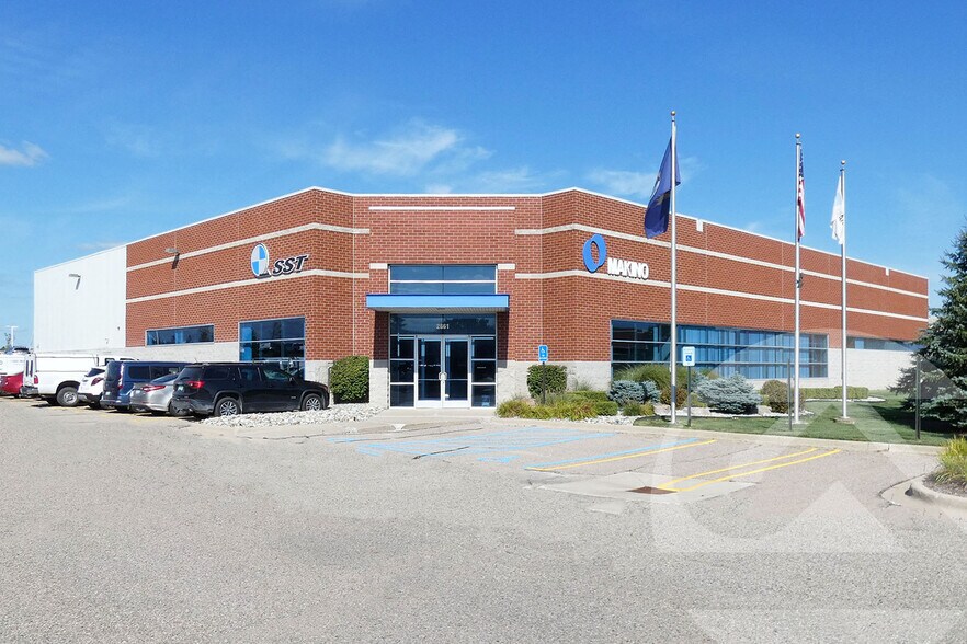 2661 Superior Ct, Auburn Hills, MI à louer - Photo de l’immeuble – Image 1 sur 1