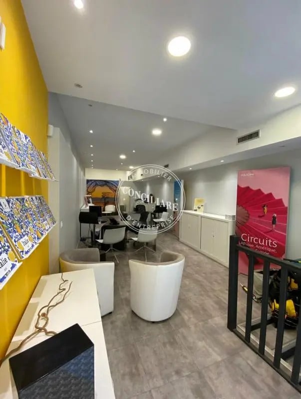 Plus de détails pour Local commercial à louer