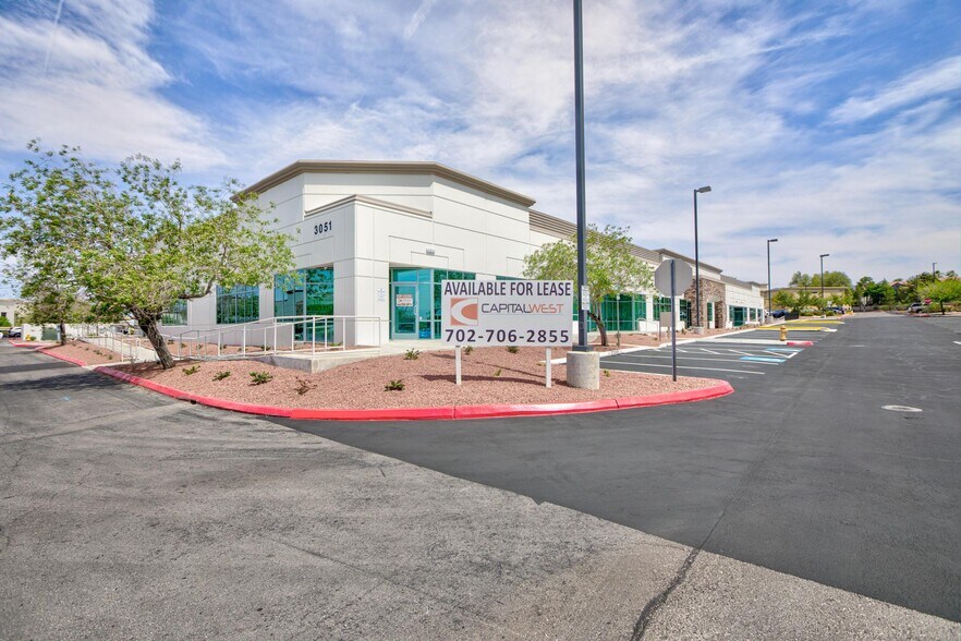 3051 W Horizon Ridge Pky, Henderson, NV à louer - Photo de l’immeuble – Image 2 sur 7
