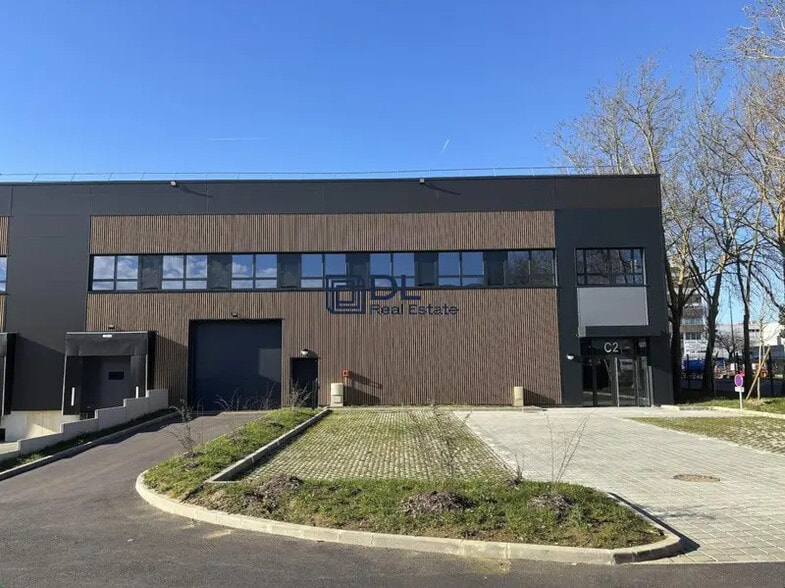 Industriel/Logistique dans Trappes à louer - Photo de l’immeuble – Image 1 sur 17