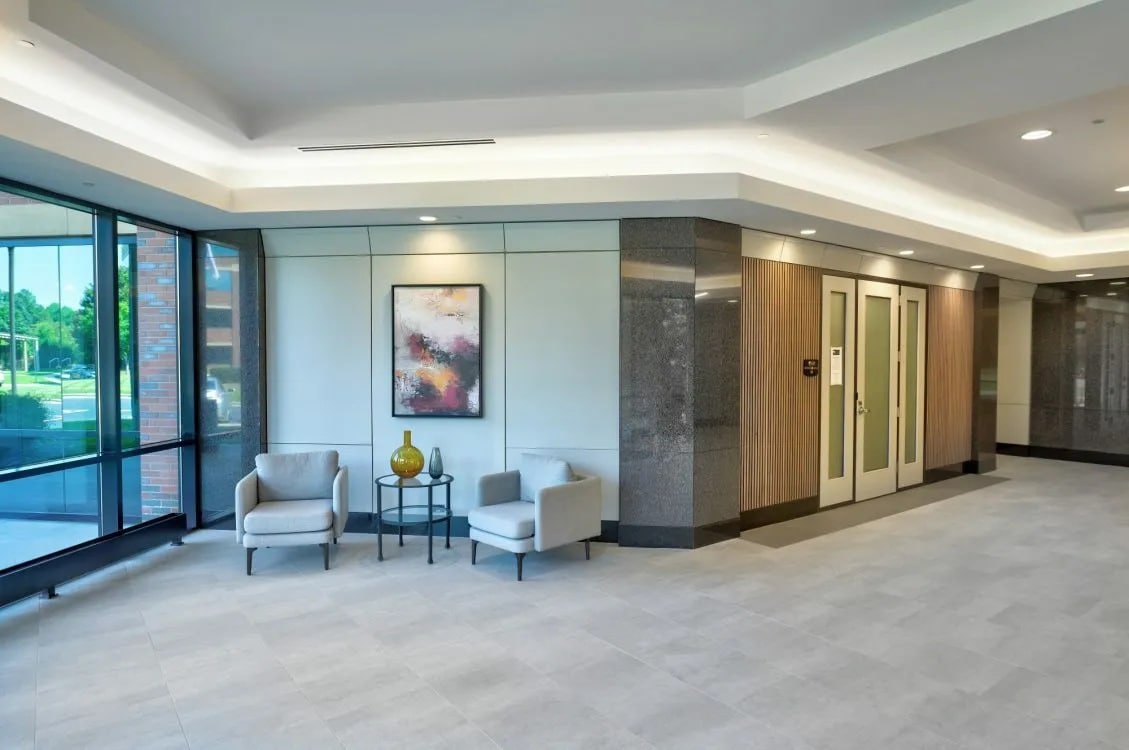 801 Corporate Center Dr, Raleigh, NC à louer Hall d’entrée– Image 1 sur 11