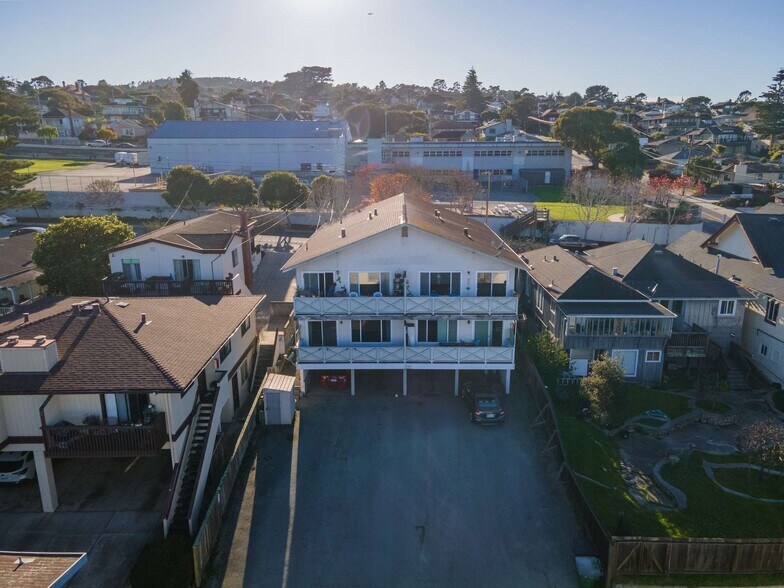 674 Laine St, Monterey, CA à vendre - Photo de l’immeuble – Image 2 sur 8
