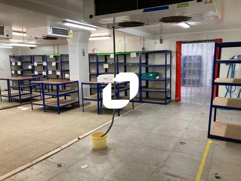 Local d’activités dans Montreuil à louer - Photo de l’immeuble – Image 2 sur 6