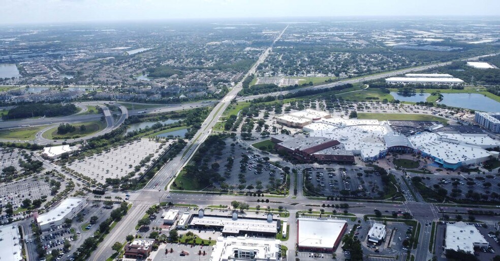 4986 International Dr, Orlando, FL à louer - Photo de l’immeuble – Image 2 sur 8