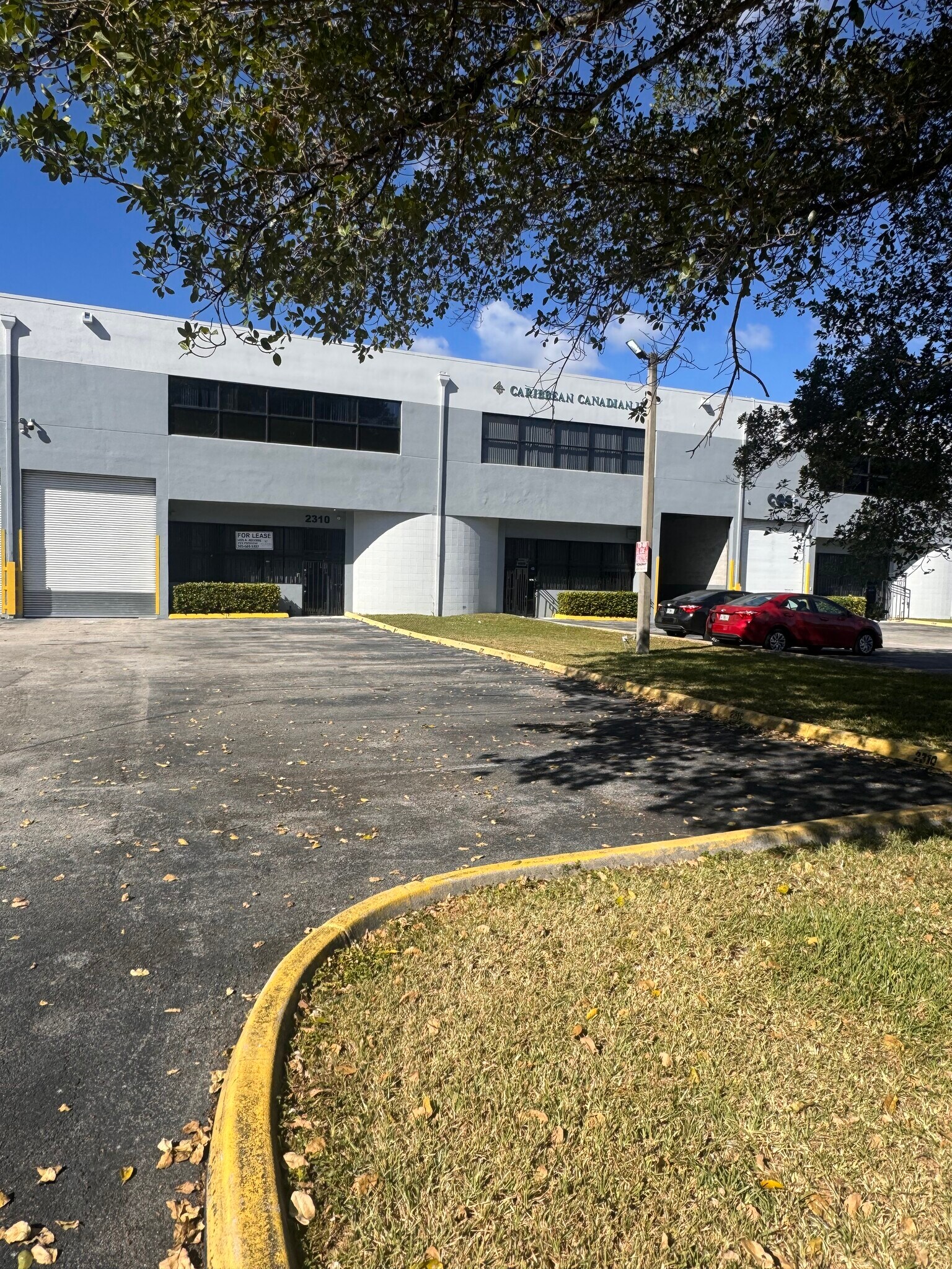 2310 NW 102nd Pl, Doral, FL à louer Photo de l’immeuble– Image 1 sur 5