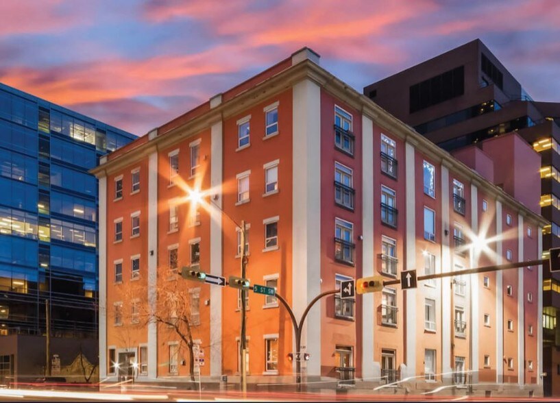 535 10th Ave SW, Calgary, AB à vendre - Photo de l’immeuble – Image 2 sur 6