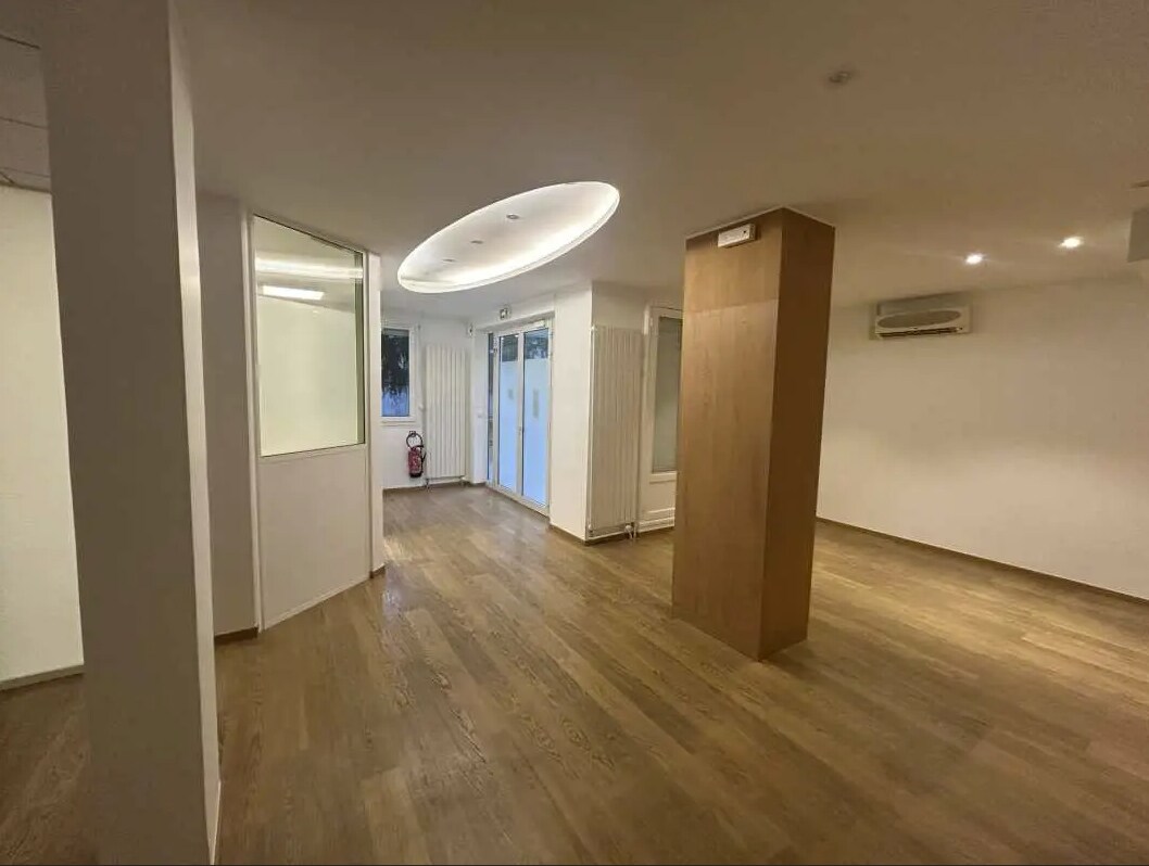 39 Rue De Lourmel, Paris, PAR 75015 - Lot 01 -  - Photo intérieure - Image 1 of 4