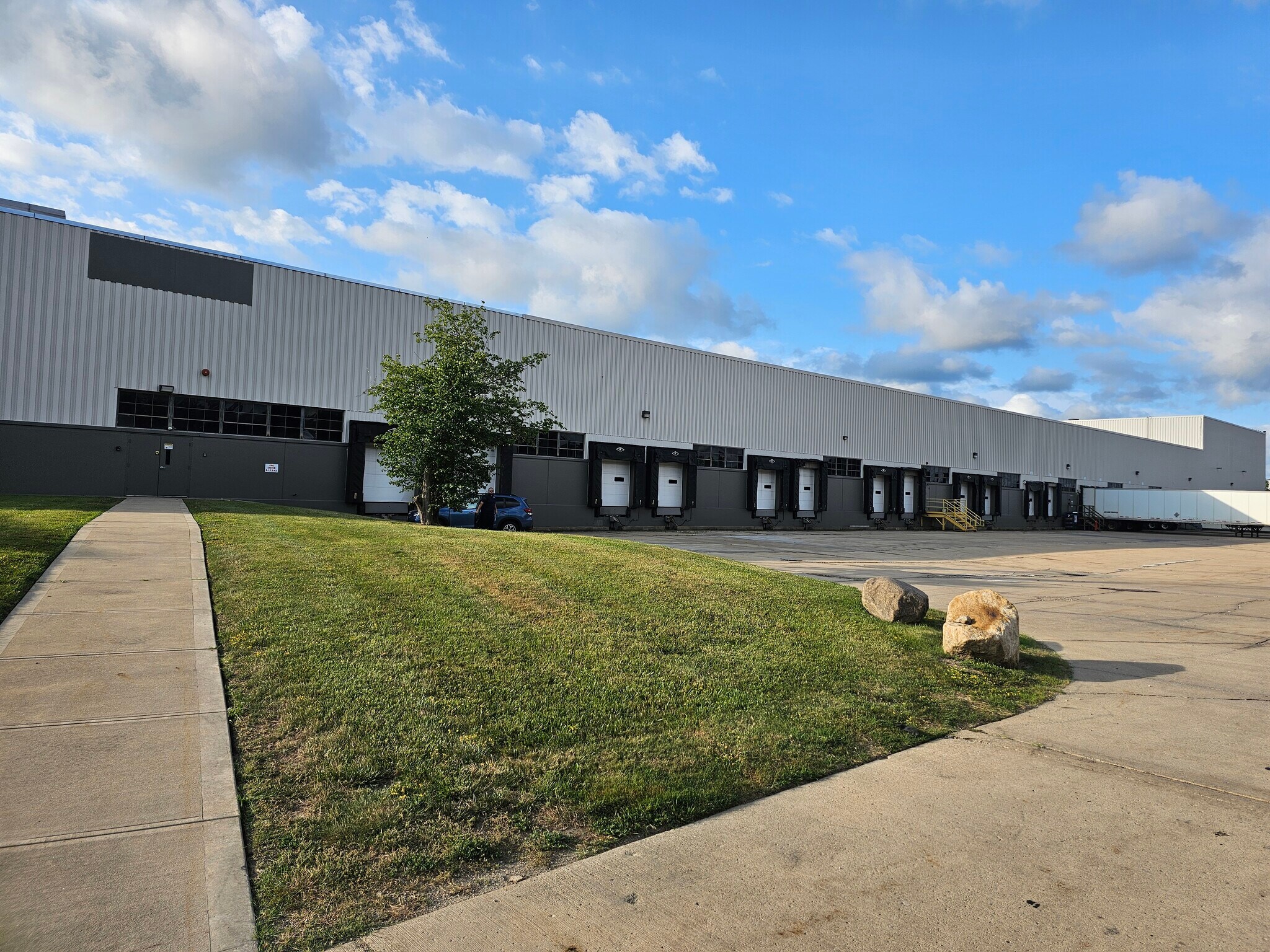 7800 Tyler Blvd, Mentor, OH à louer Photo de l’immeuble– Image 1 sur 7