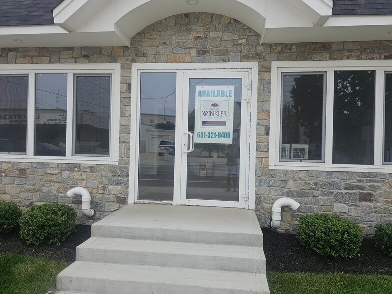 400 Oak St, Copiague, NY à louer - Photo de l’immeuble – Image 3 sur 21