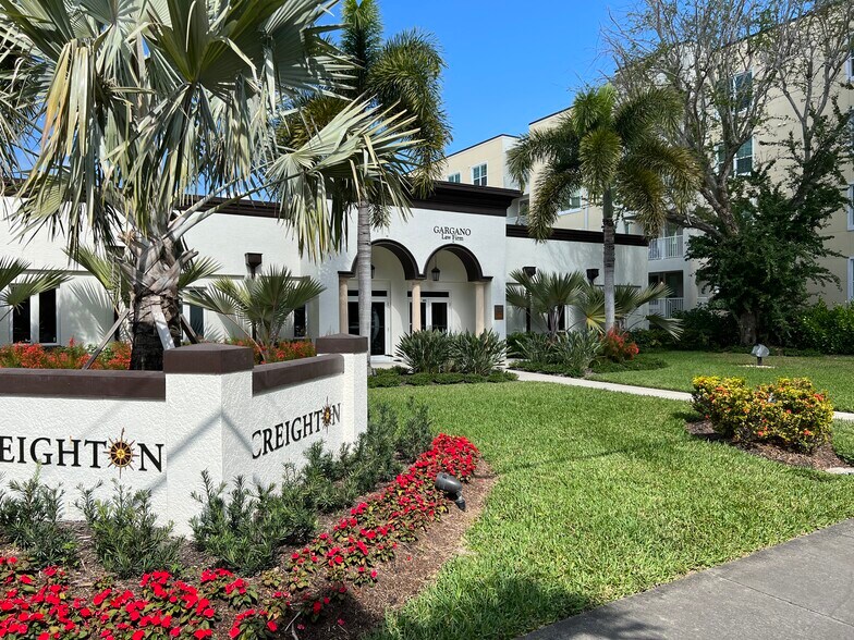 2240 W 1st St, Fort Myers, FL à louer - Photo de l’immeuble – Image 1 sur 7