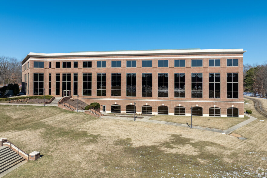 4991 Lake Brook Dr, Glen Allen, VA à louer - Photo de l’immeuble – Image 2 sur 4